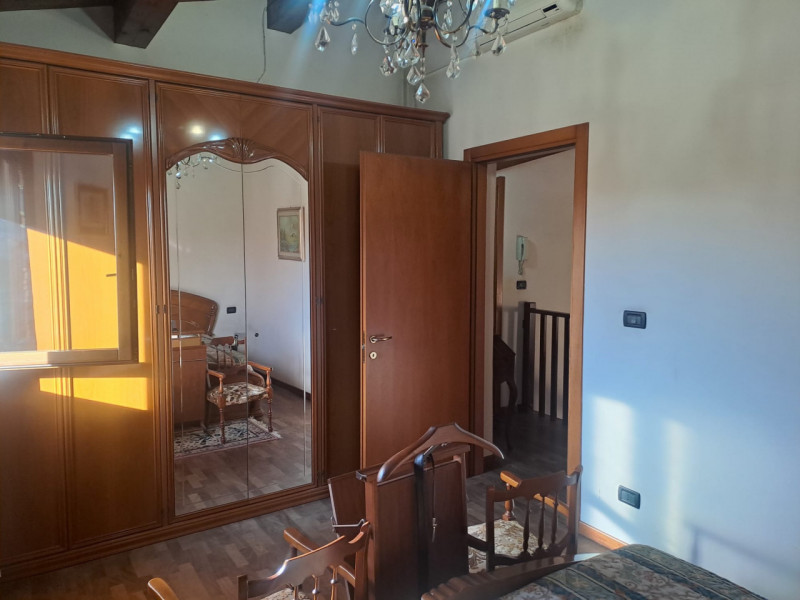 - IN ESCLUSIVA -
Proponiamo in vendita una splendida porzione di casetta di corte situata nella t...