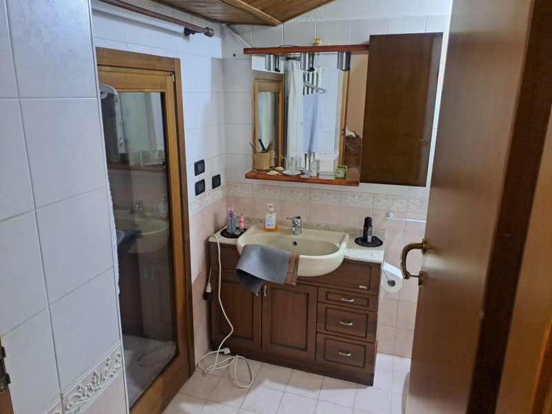 - IN ESCLUSIVA -
Proponiamo in vendita una splendida porzione di casetta di corte situata nella t...