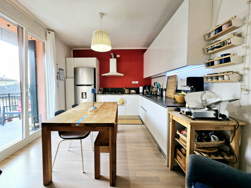 A Este, in zona Meggiaro, proponiamo in vendita moderno appartamento al secondo piano, situato al...