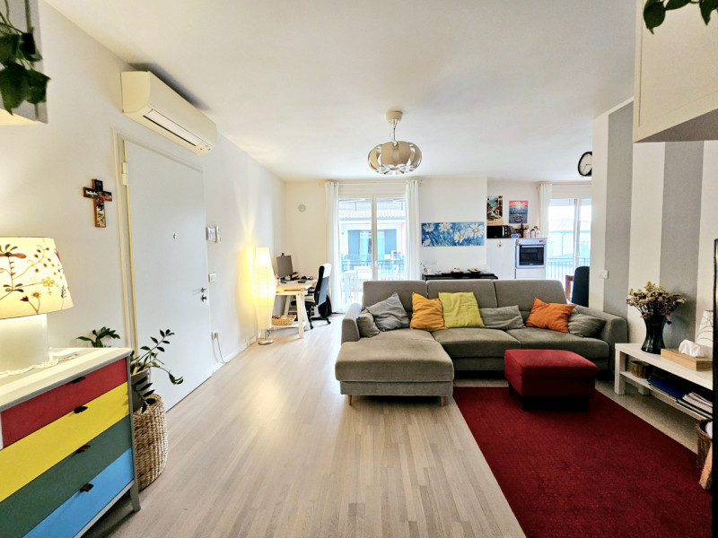 A Este, in zona Meggiaro, proponiamo in vendita moderno appartamento al secondo piano, situato al...