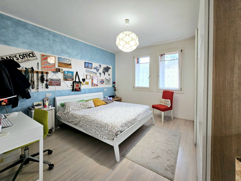 A Este, in zona Meggiaro, proponiamo in vendita moderno appartamento al secondo piano, situato al...