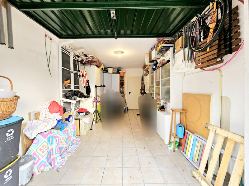 A Este, in zona Meggiaro, proponiamo in vendita moderno appartamento al secondo piano, situato al...