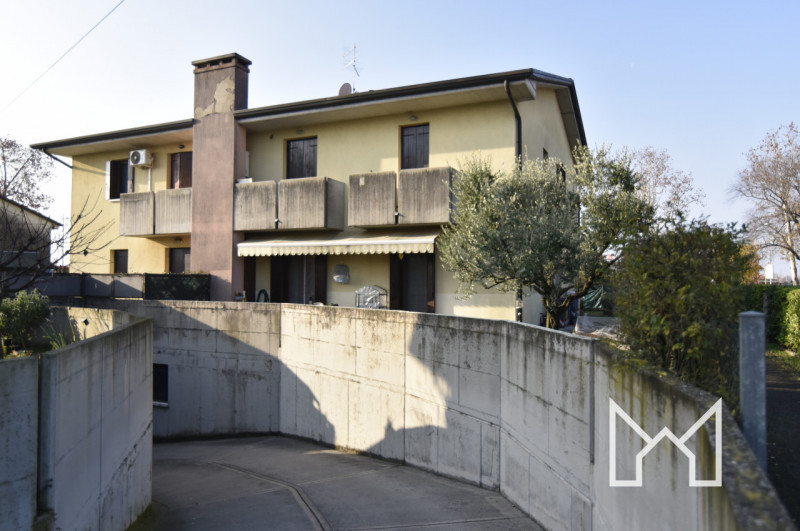 RIESE PIO X- Proponiamo mini appartamento al piano terra inserito in un condominio di 6 unità abi...