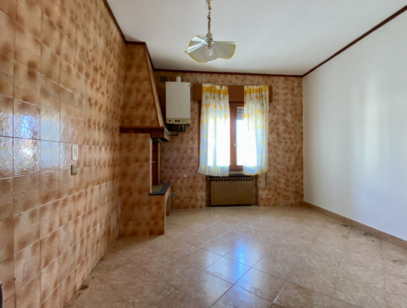 In una palazzina di sole 3 unità abitative, proponiamo in vendita un midi appartamento posto al p...