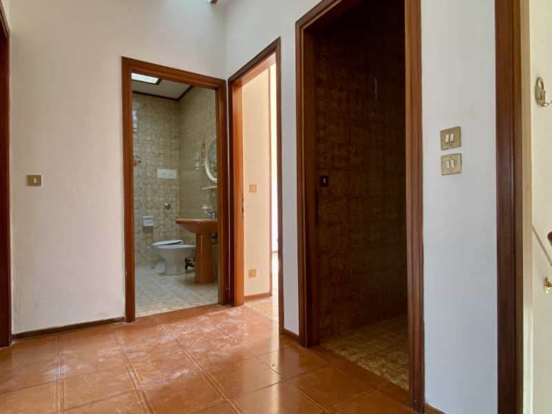 In una palazzina di sole 3 unità abitative, proponiamo in vendita un midi appartamento posto al p...