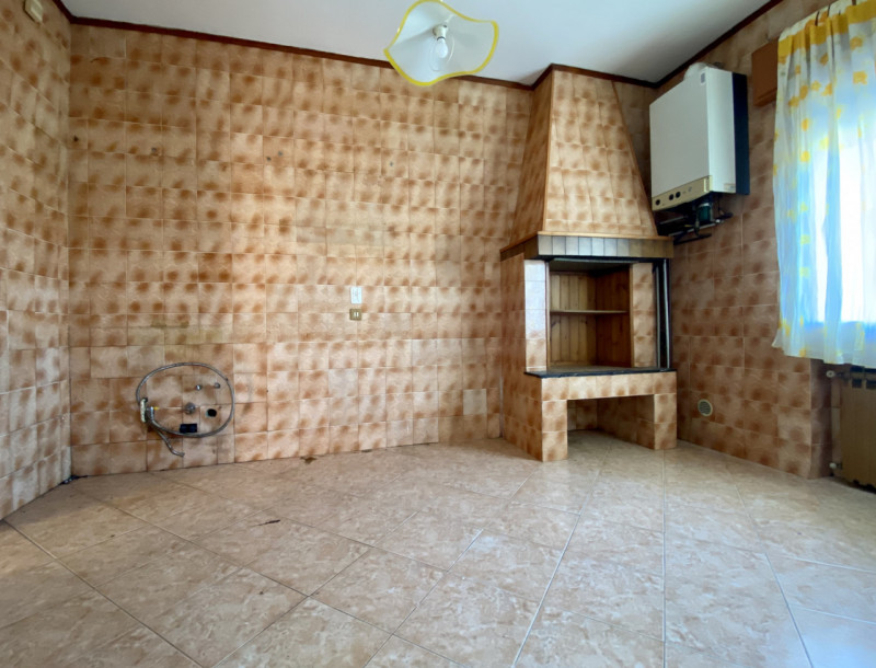 In una palazzina di sole 3 unità abitative, proponiamo in vendita un midi appartamento posto al p...