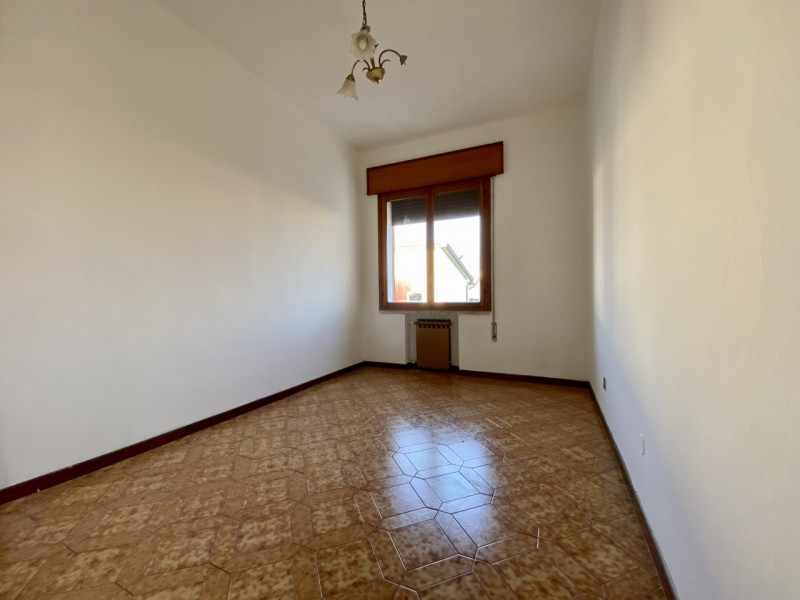 In una palazzina di sole 3 unità abitative, proponiamo in vendita un midi appartamento posto al p...