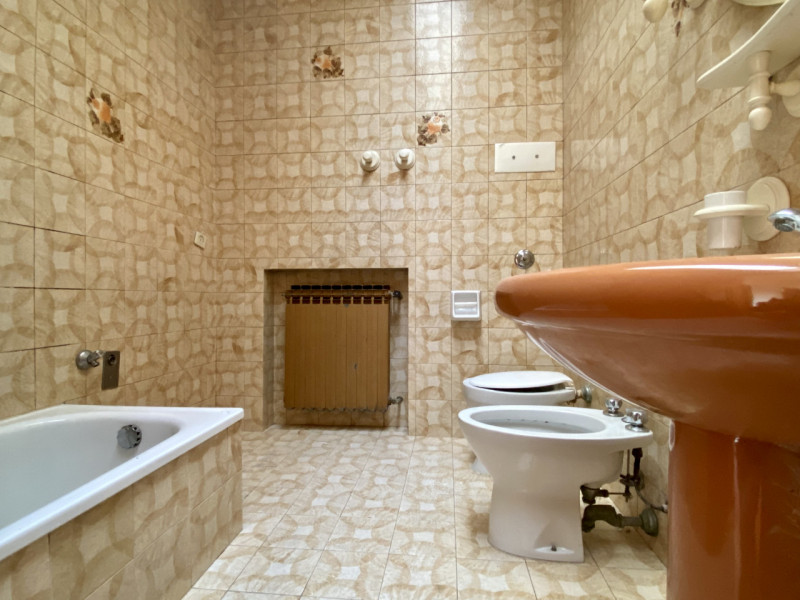 In una palazzina di sole 3 unità abitative, proponiamo in vendita un midi appartamento posto al p...