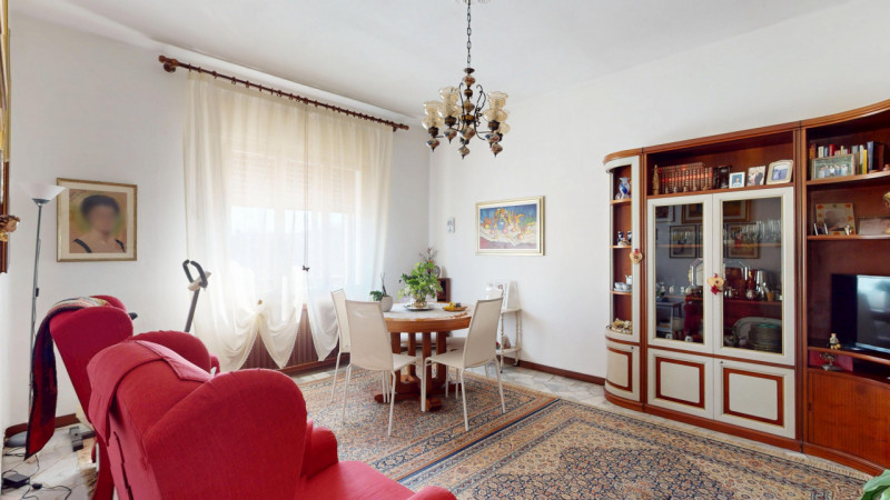 In tranquillo contesto residenziale, comodo a tutti i principali servizi e a breve distanza dal c...