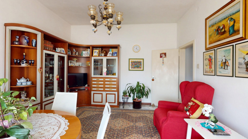 In tranquillo contesto residenziale, comodo a tutti i principali servizi e a breve distanza dal c...