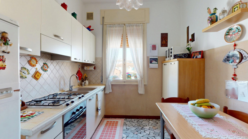 In tranquillo contesto residenziale, comodo a tutti i principali servizi e a breve distanza dal c...