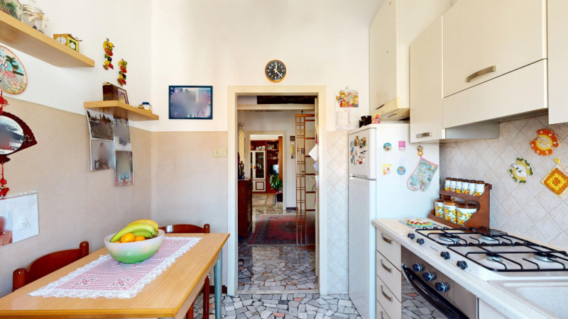 In tranquillo contesto residenziale, comodo a tutti i principali servizi e a breve distanza dal c...