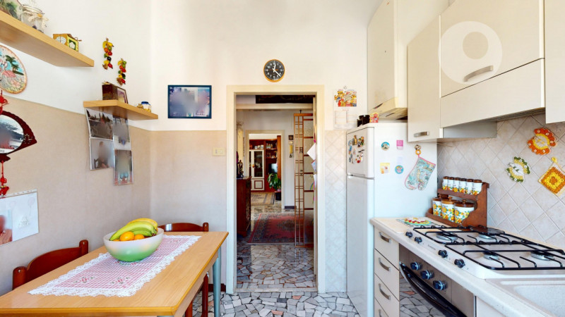In tranquillo contesto residenziale, comodo a tutti i principali servizi e a breve distanza dal c...