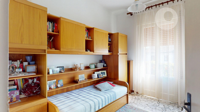 In tranquillo contesto residenziale, comodo a tutti i principali servizi e a breve distanza dal c...