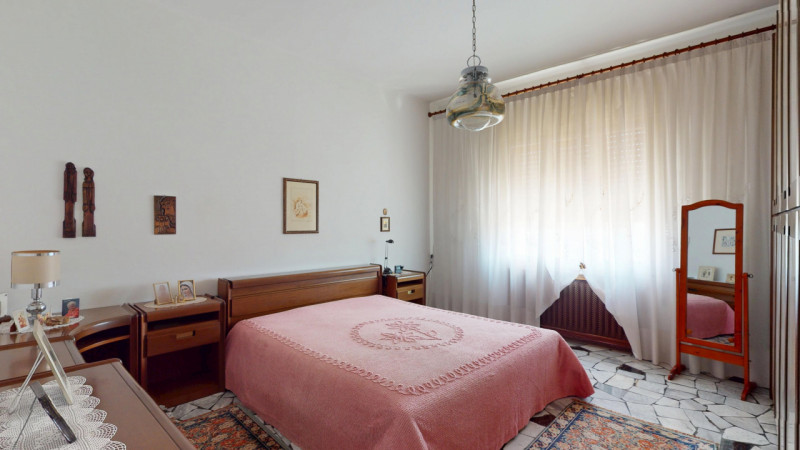 In tranquillo contesto residenziale, comodo a tutti i principali servizi e a breve distanza dal c...