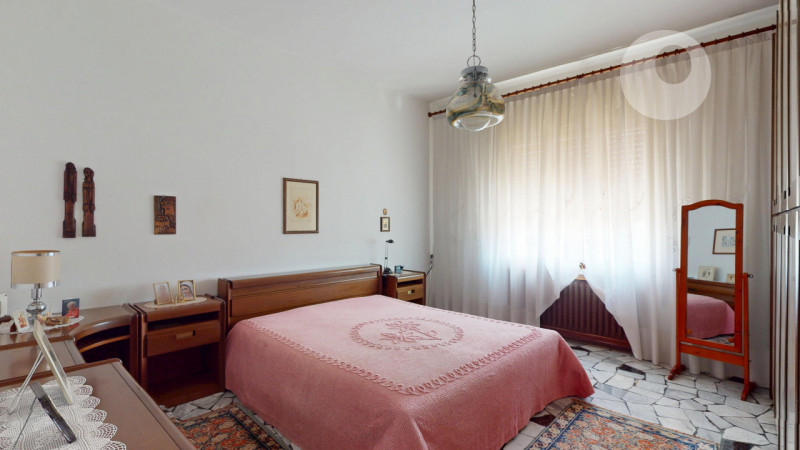In tranquillo contesto residenziale, comodo a tutti i principali servizi e a breve distanza dal c...