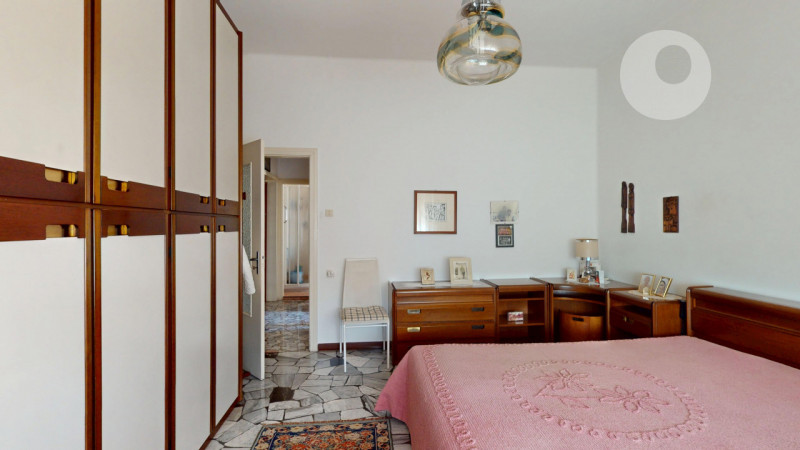 In tranquillo contesto residenziale, comodo a tutti i principali servizi e a breve distanza dal c...