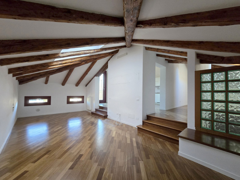 TREVISO Centro dentro le mura zona Città Giardino affittasi a referenziati con redditi documentab...