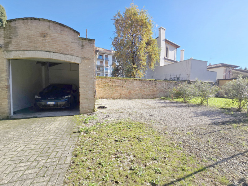 TREVISO Centro dentro le mura zona Città Giardino affittasi a referenziati con redditi documentab...