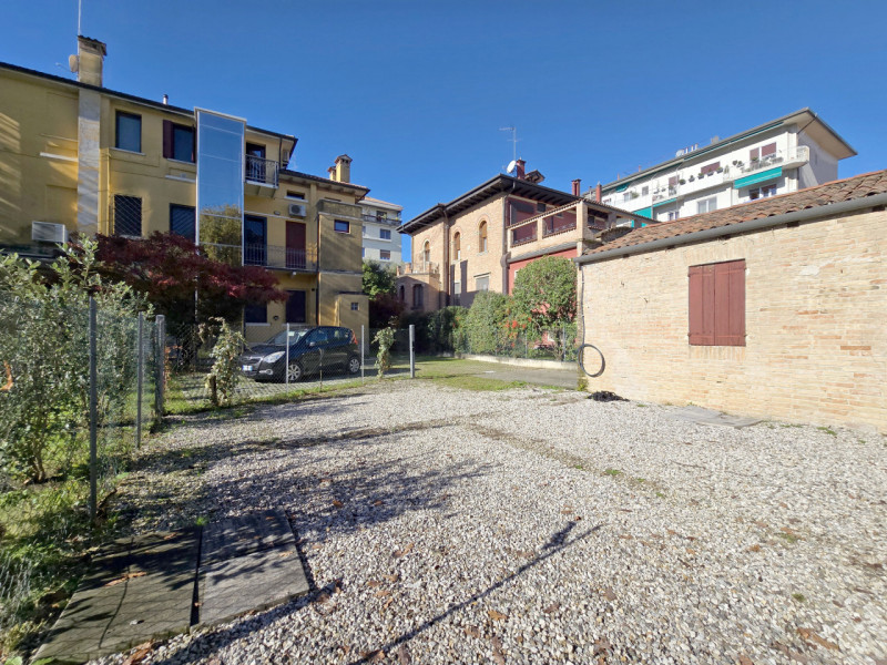 TREVISO Centro dentro le mura zona Città Giardino affittasi a referenziati con redditi documentab...