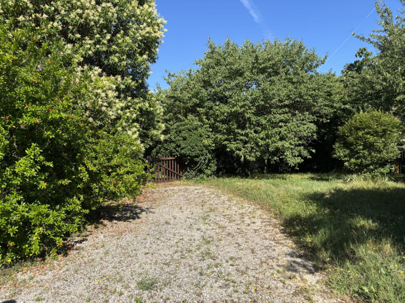 Nel cuore di Maser, proponiamo in vendita una rara opportunità: casa singola terratetto immersa n...