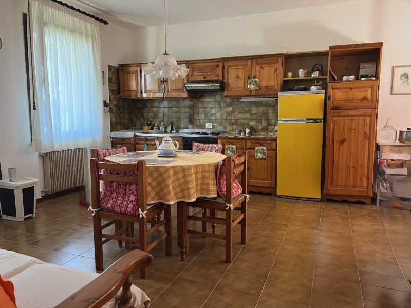 Nel cuore di Maser, proponiamo in vendita una rara opportunità: casa singola terratetto immersa n...