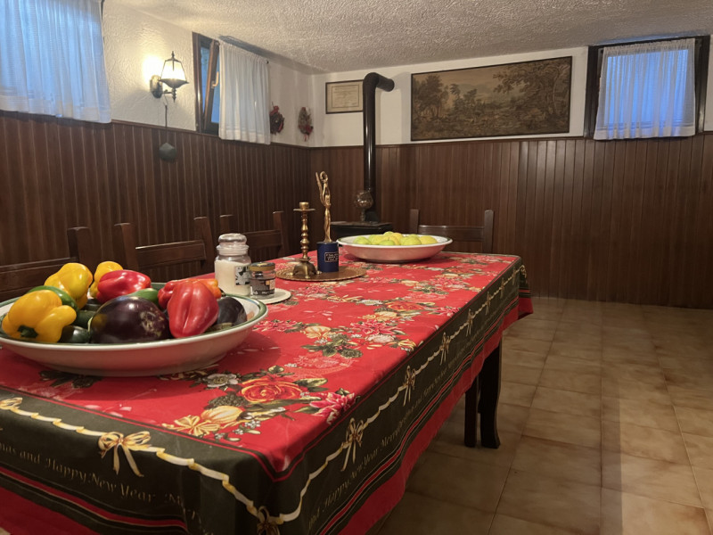 Nel cuore di Maser, proponiamo in vendita una rara opportunità: casa singola terratetto immersa n...