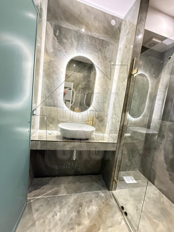 Scopri questa straordinaria opportunità di acquisto nel cuore pulsante di Padova, precisamente in...