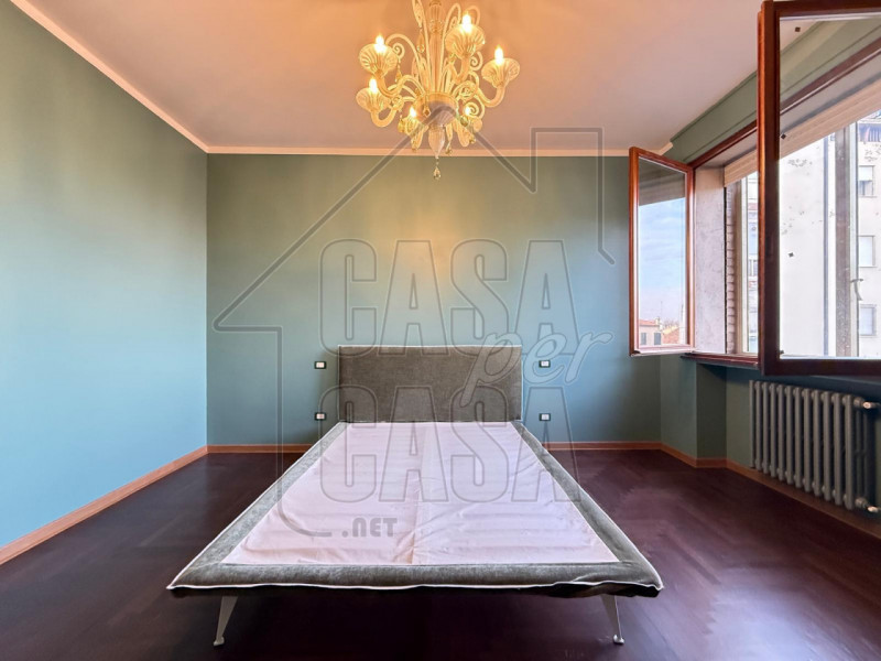 Scopri questa straordinaria opportunità di acquisto nel cuore pulsante di Padova, precisamente in...