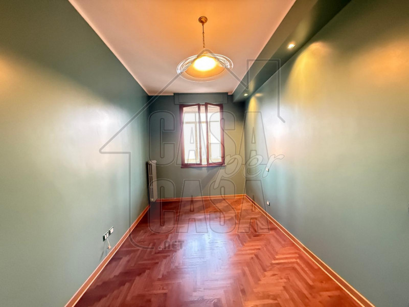 Scopri questa straordinaria opportunità di acquisto nel cuore pulsante di Padova, precisamente in...