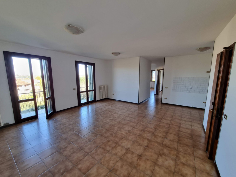 Albettone (VI), Frazione di Lovolo, proponiamo in Vendita Spazioso Appartamento al piano secondo ...