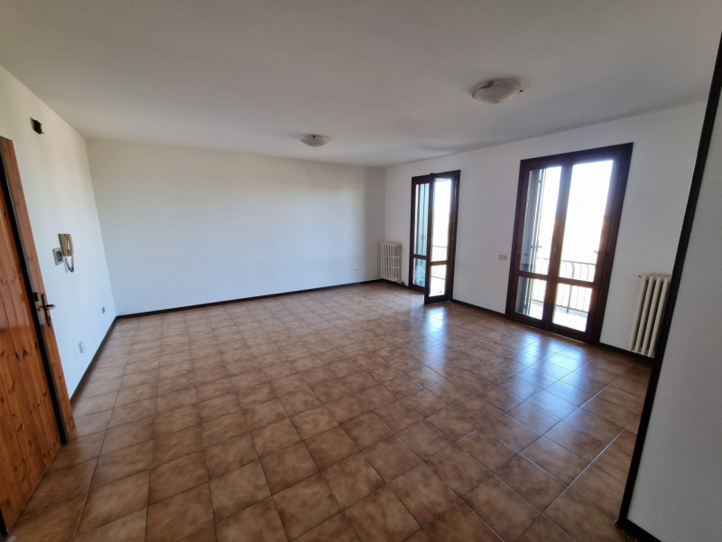 Albettone (VI), Frazione di Lovolo, proponiamo in Vendita Spazioso Appartamento al piano secondo ...