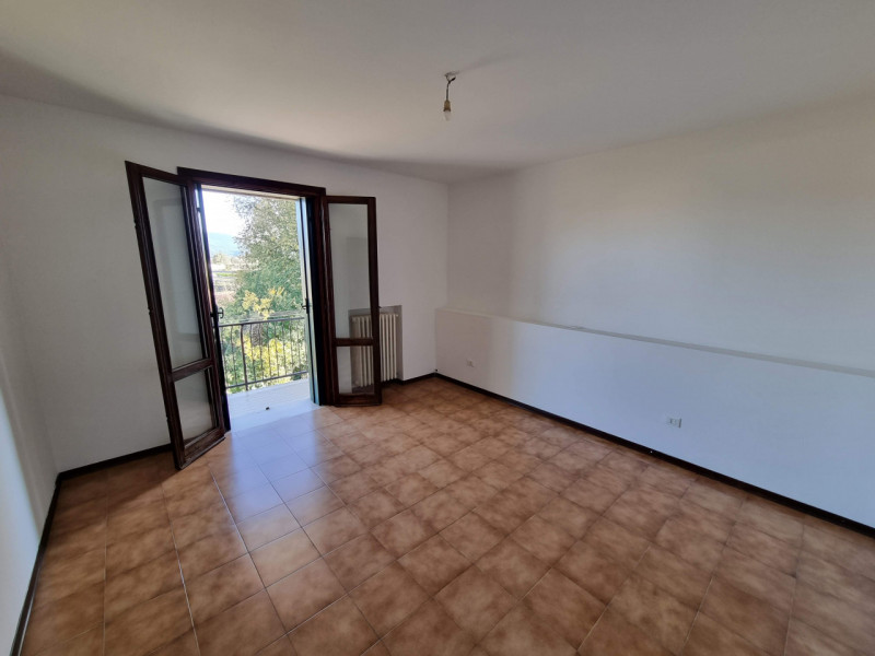 Albettone (VI), Frazione di Lovolo, proponiamo in Vendita Spazioso Appartamento al piano secondo ...