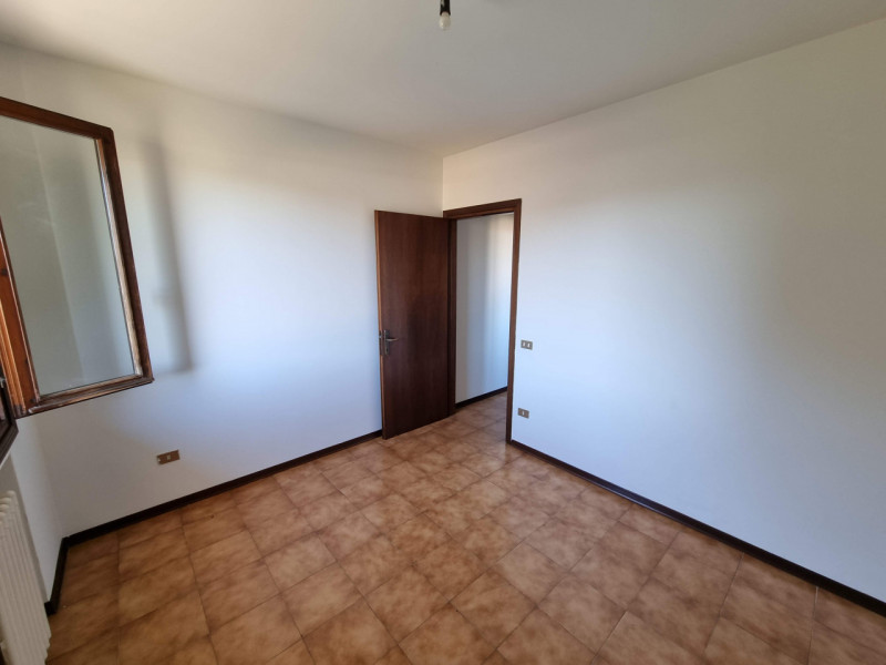 Albettone (VI), Frazione di Lovolo, proponiamo in Vendita Spazioso Appartamento al piano secondo ...