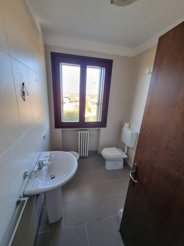 Albettone (VI), Frazione di Lovolo, proponiamo in Vendita Spazioso Appartamento al piano secondo ...