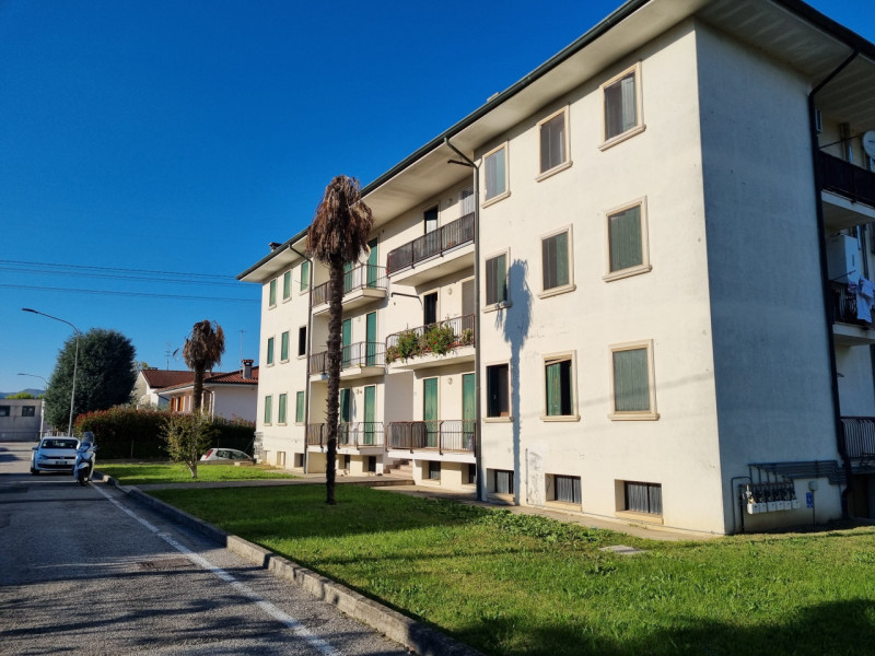 Albettone (VI), Frazione di Lovolo, proponiamo in Vendita Spazioso Appartamento al piano secondo ...
