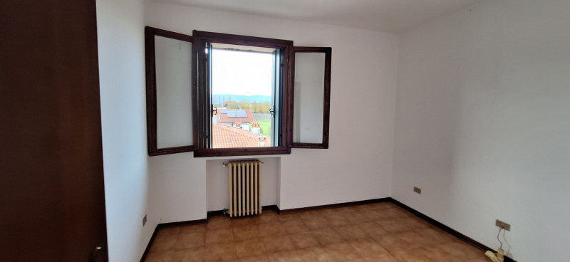 Albettone (VI), Frazione di Lovolo, proponiamo in Vendita Spazioso Appartamento al piano secondo ...