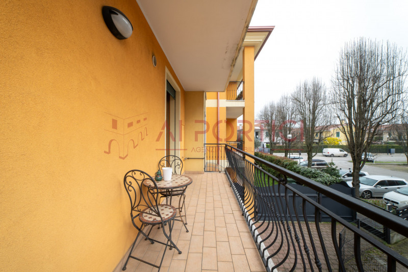 PIOVE DI SACCO loc. Piovega - luminoso APPARTAMENTO, grazie all'esposizione Est - Sud, che offre ...