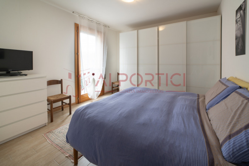 PIOVE DI SACCO loc. Piovega - luminoso APPARTAMENTO, grazie all'esposizione Est - Sud, che offre ...