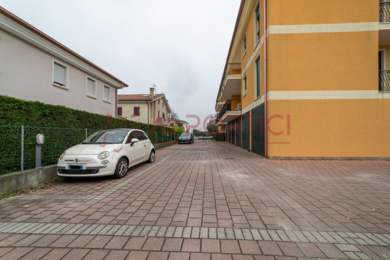 PIOVE DI SACCO loc. Piovega - luminoso APPARTAMENTO, grazie all'esposizione Est - Sud, che offre ...