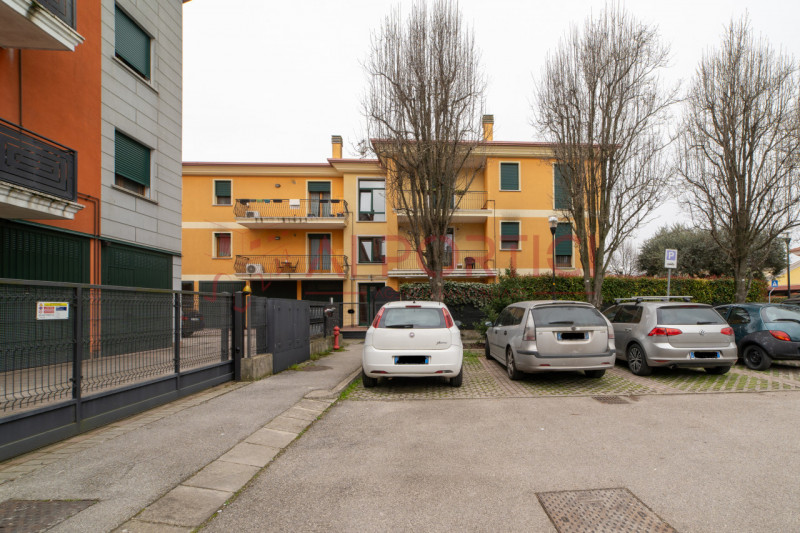 PIOVE DI SACCO loc. Piovega - luminoso APPARTAMENTO, grazie all'esposizione Est - Sud, che offre ...