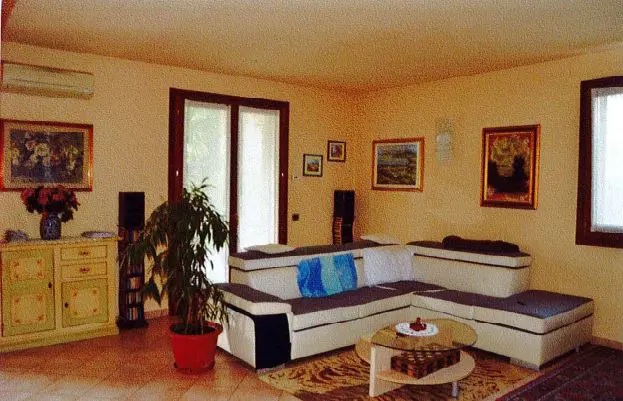 - ASTA IMMOBILIARE - Unità immobiliare ad uso residenziale situata al piano terra e primo di un f...