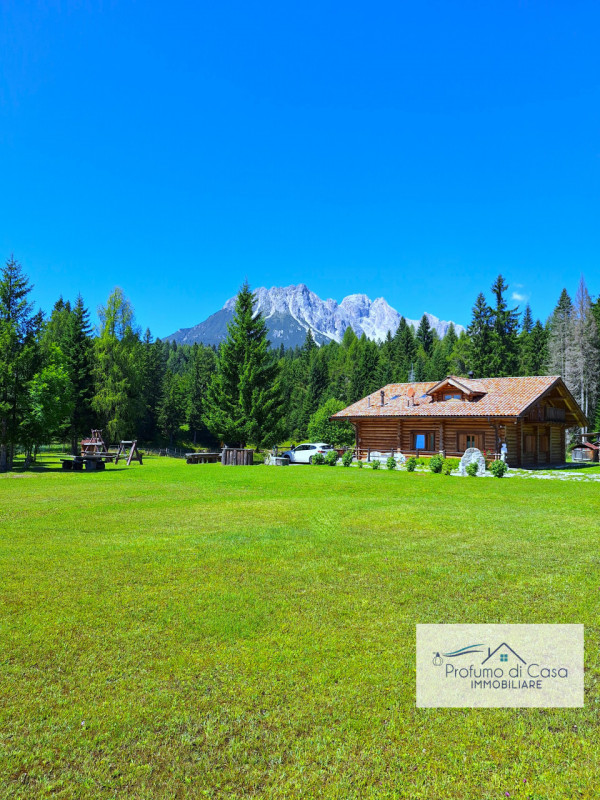 COMELICO SUPERIORE - Vi proponiamo in esclusiva uno splendido Chalet con vista sulle montagne, st...