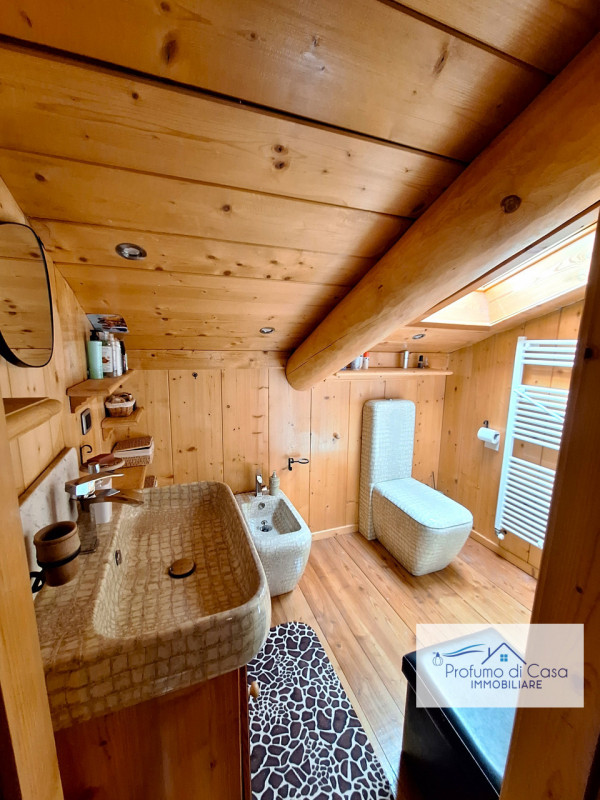 COMELICO SUPERIORE - Vi proponiamo in esclusiva uno splendido Chalet con vista sulle montagne, st...