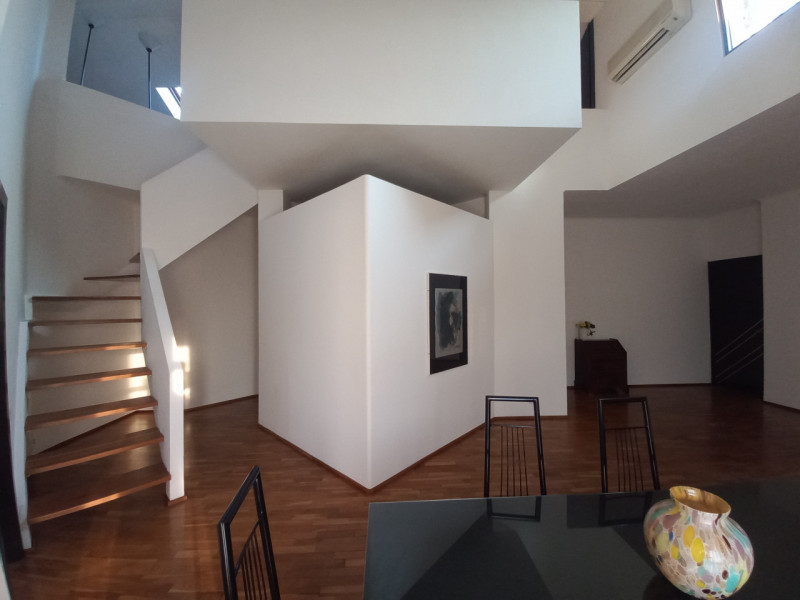 VICENZA-VIA CATTANEO: ULTIMO PIANO BICAMERE + MANSARDA CON TERRAZZA ABITABILE, ARREDATO DI CUCINA...