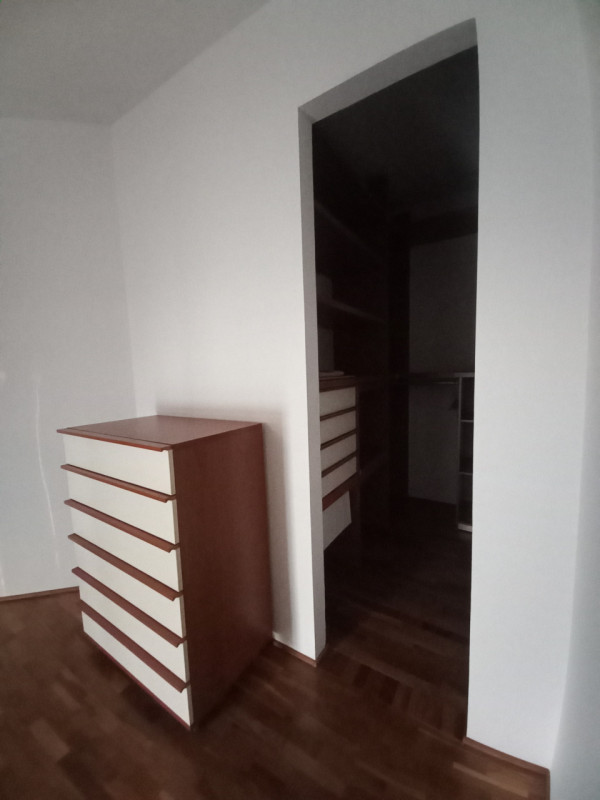 VICENZA-VIA CATTANEO: ULTIMO PIANO BICAMERE + MANSARDA CON TERRAZZA ABITABILE, ARREDATO DI CUCINA...