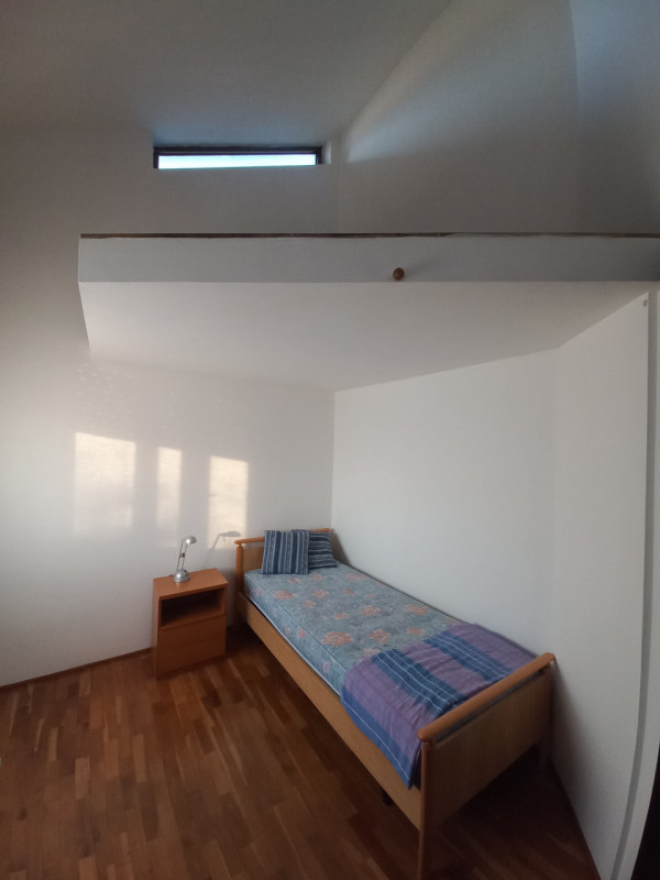 VICENZA-VIA CATTANEO: ULTIMO PIANO BICAMERE + MANSARDA CON TERRAZZA ABITABILE, ARREDATO DI CUCINA...