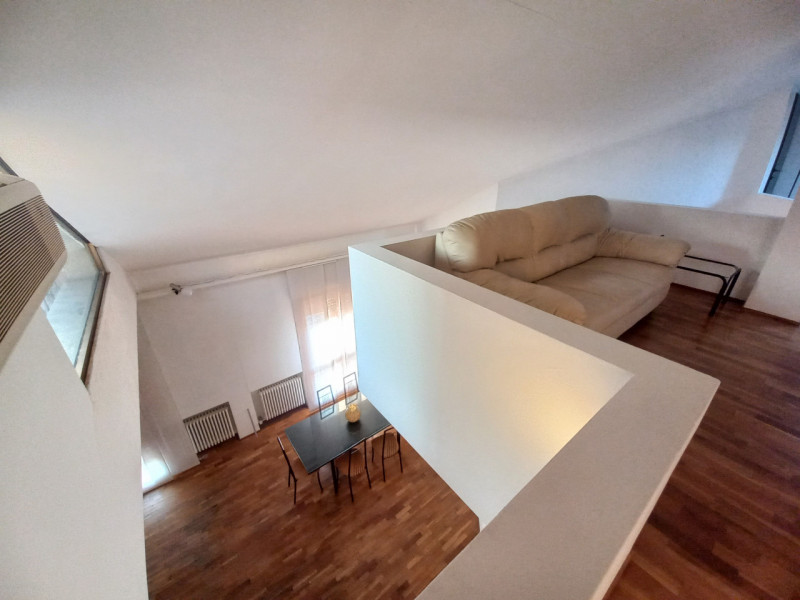 VICENZA-VIA CATTANEO: ULTIMO PIANO BICAMERE + MANSARDA CON TERRAZZA ABITABILE, ARREDATO DI CUCINA...