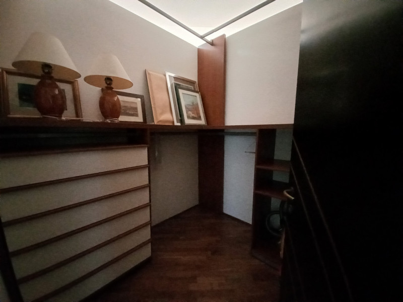 VICENZA-VIA CATTANEO: ULTIMO PIANO BICAMERE + MANSARDA CON TERRAZZA ABITABILE, ARREDATO DI CUCINA...