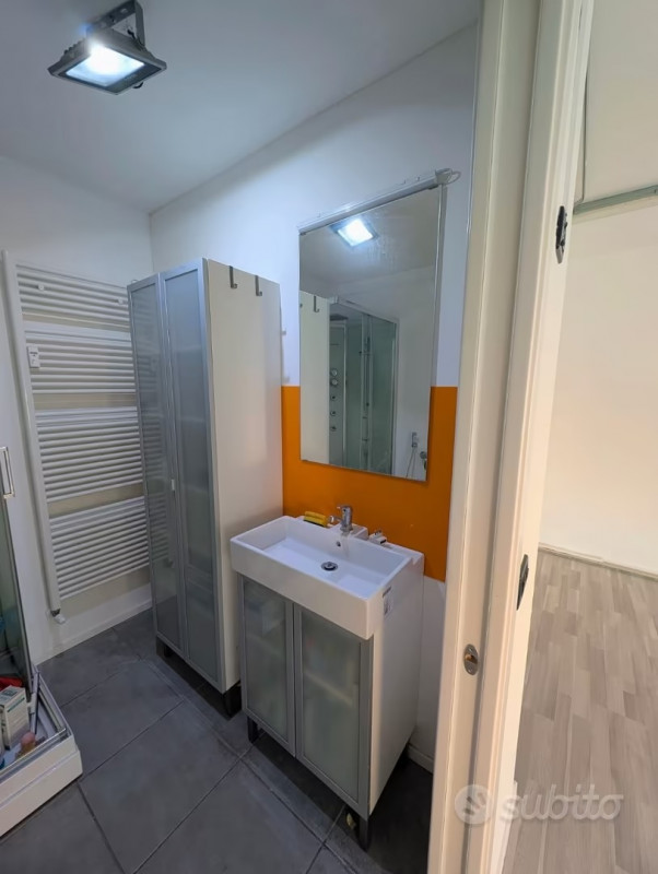 Scopri questa splendida opportunità nel cuore di Arcella, a Padova! In vendita un immobile A/10 a...